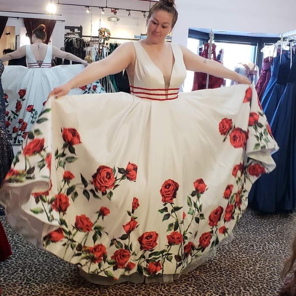 Unused wedding dress/ formal /prom - Picture 3 of 6